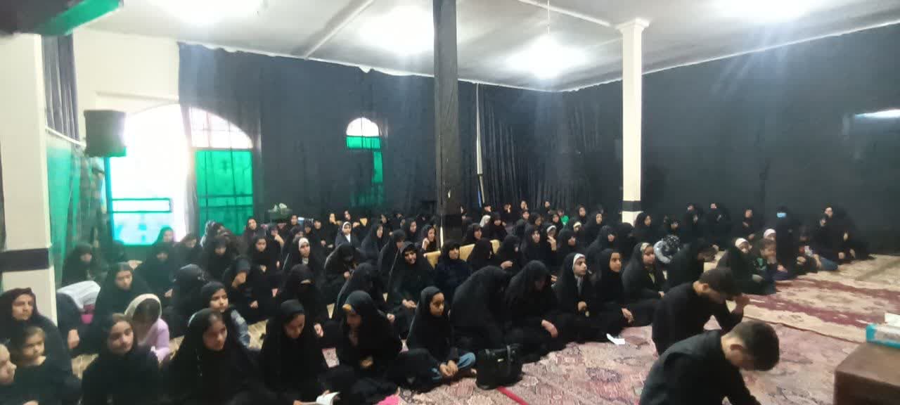 مراسم عزاداري فاطمي با حضور گسترده نوجوانان برگزار مي شود